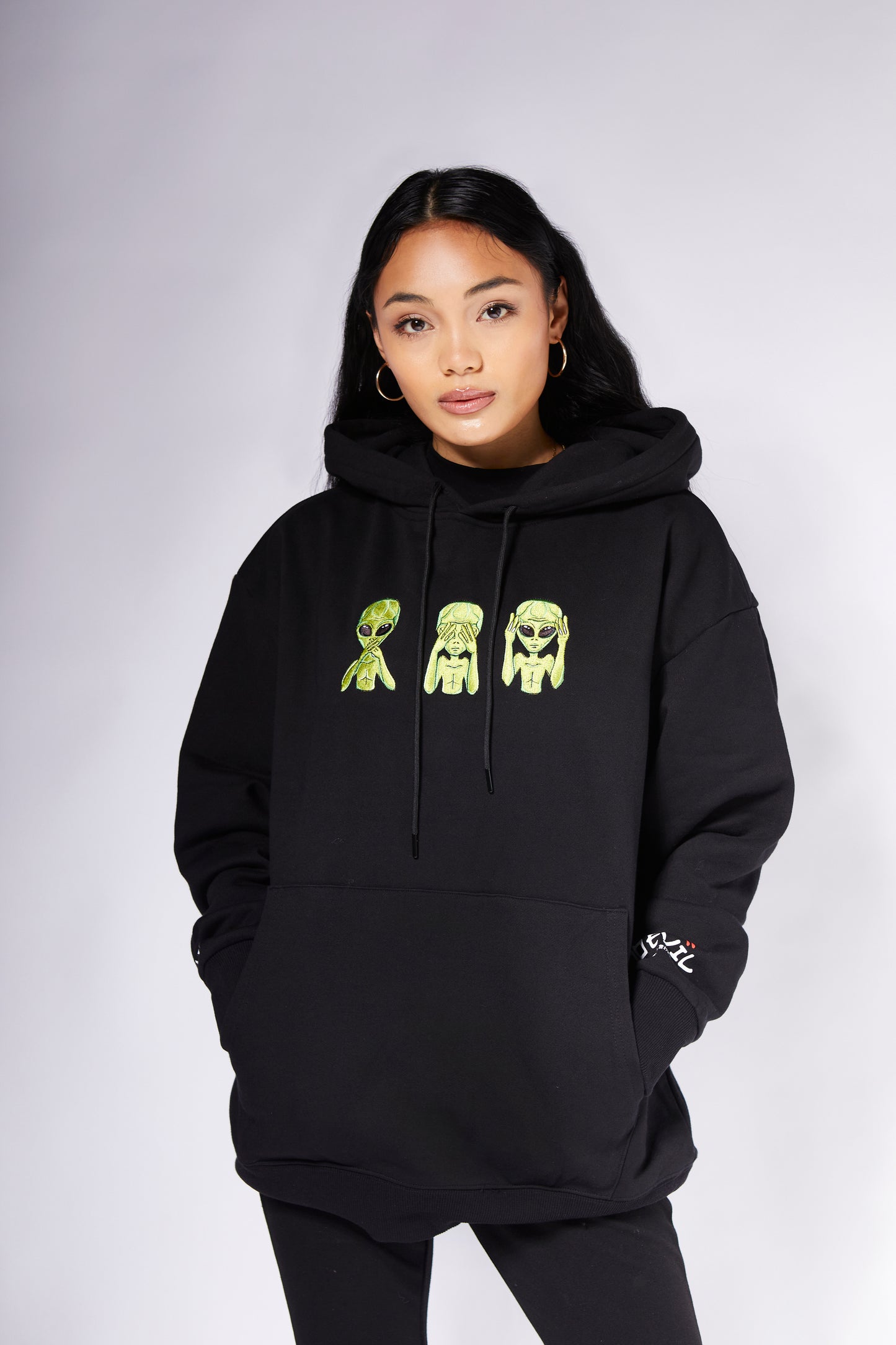 ALIEN EMBROIDERED HOODIE BLACK
