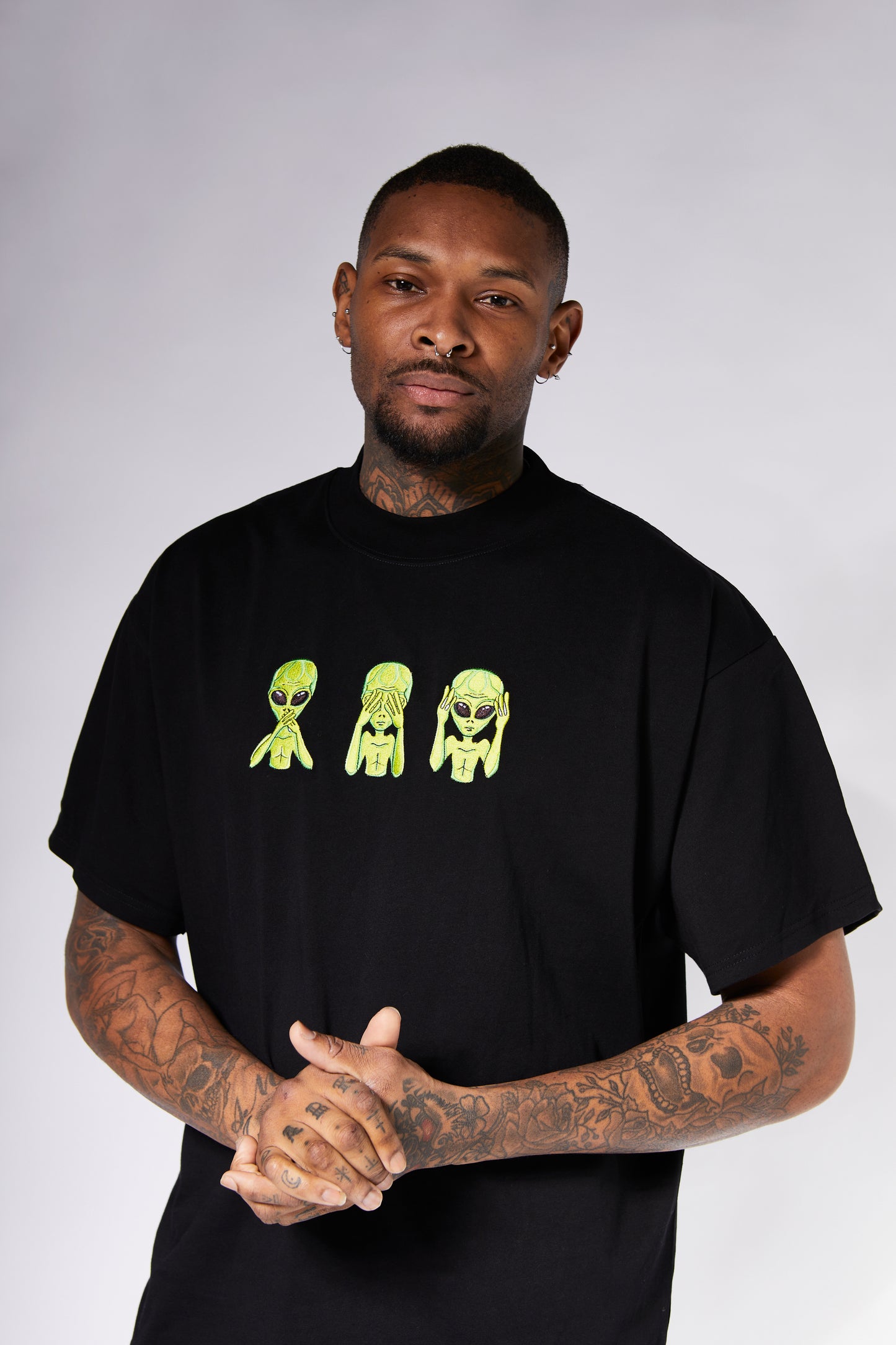 ALIEN EMBROIDERED T-SHIRT BLACK