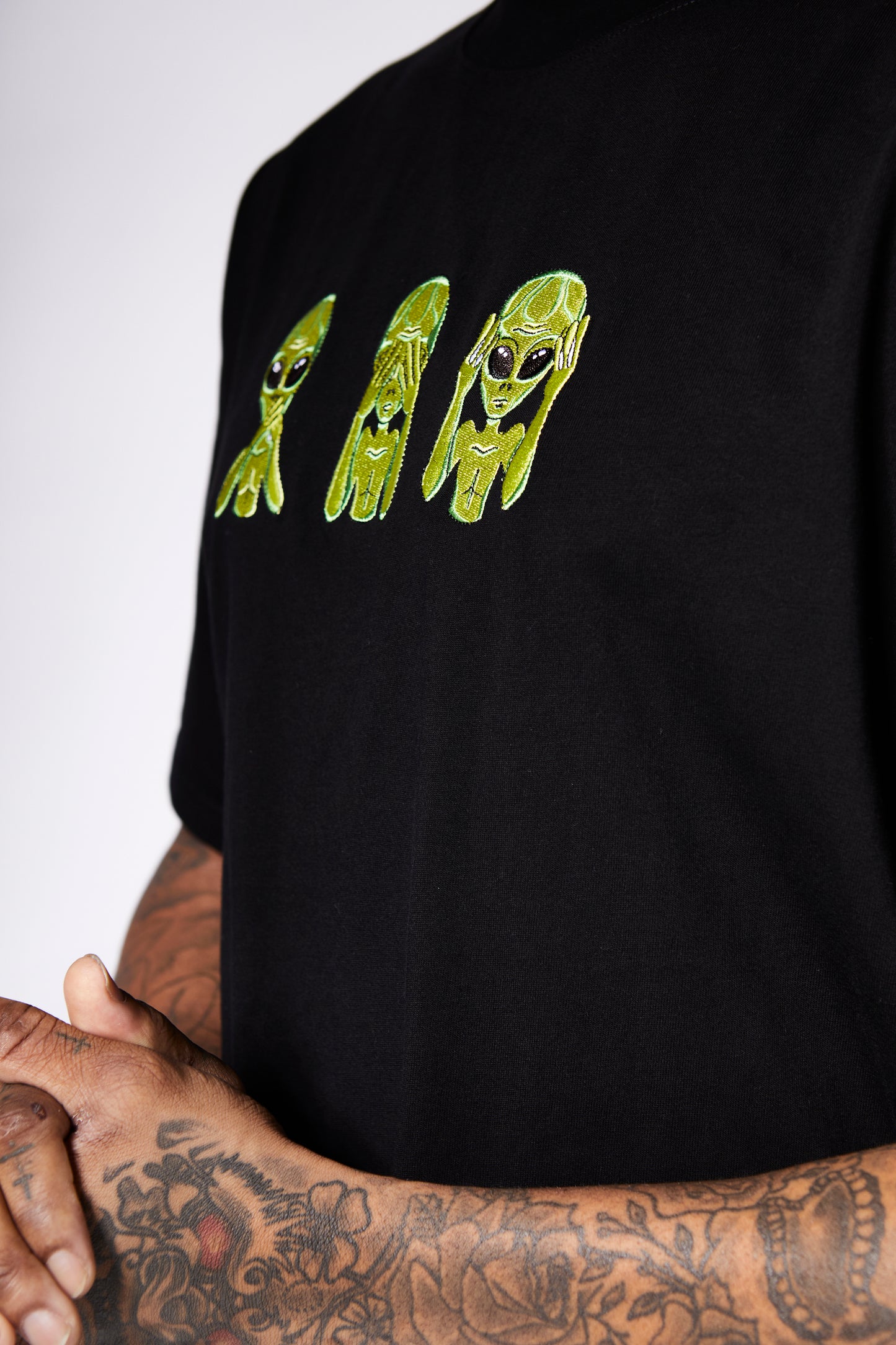 ALIEN EMBROIDERED T-SHIRT BLACK